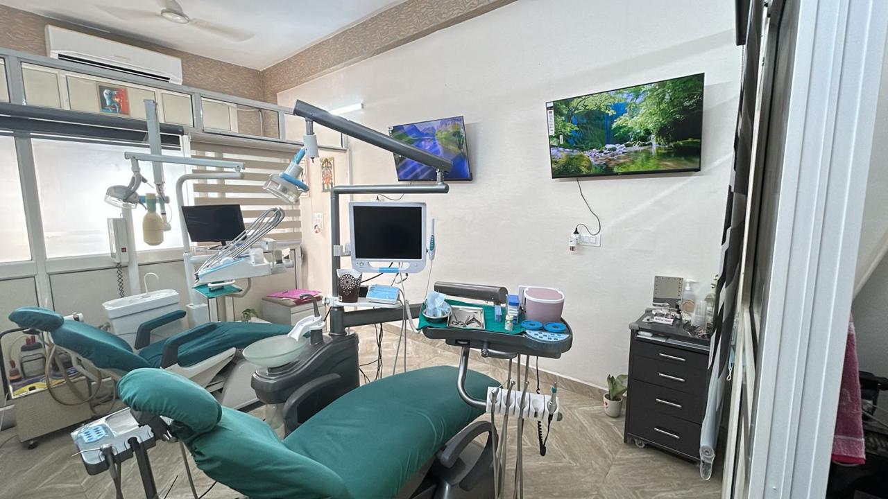 Dental Temple treatment room with dental chair and patient monitor in Sonipat
